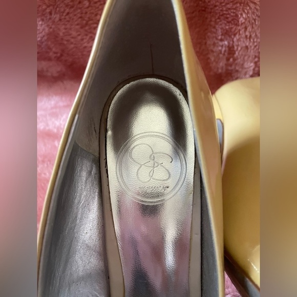 Jessica Simpson Womens Size 8 Cream Heels - Picture 2 of 5